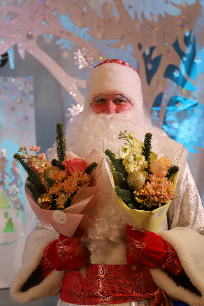 Поздравляем с наступающим Новым годом!